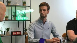 Mag je zomaar een thuisbatterij of zonnepanelen plaatsen?