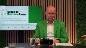Hoe werkt een thuisbatterij, wat zijn de verschillen tussen een plug in en een vaste batterij en wat zijn de kosten? Ontdek het hier!